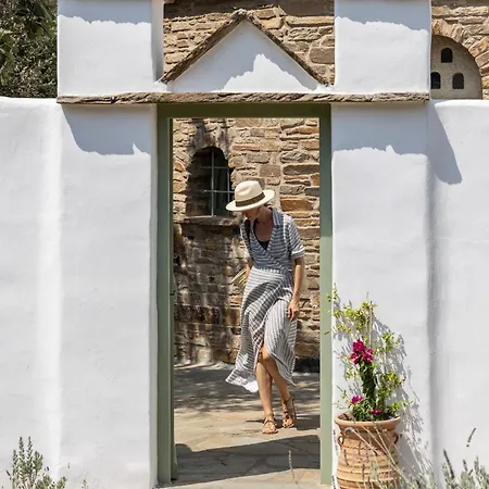 Tzitzikey House *