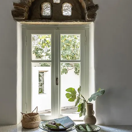Tzitzikey House *